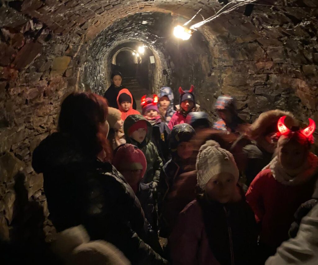 Mikulášský výlet prvních a druhých tříd – peklo a nebe