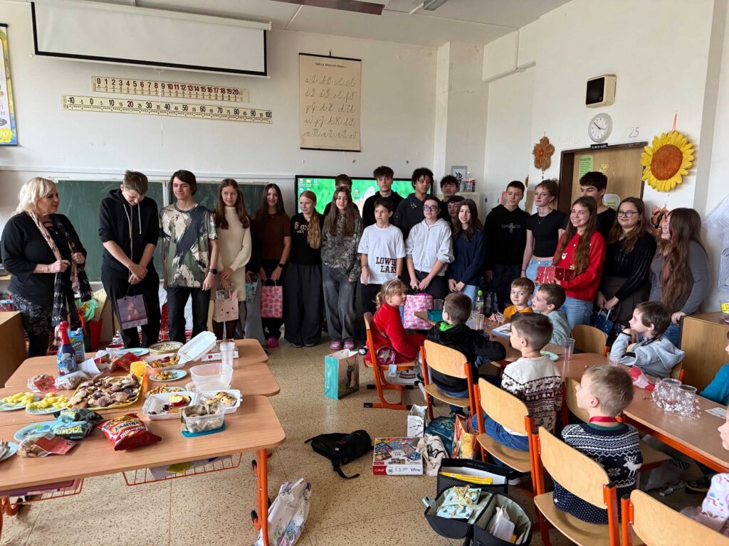 Malí a velcí pod jedním stromečkem